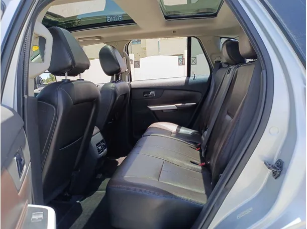 Car image 13