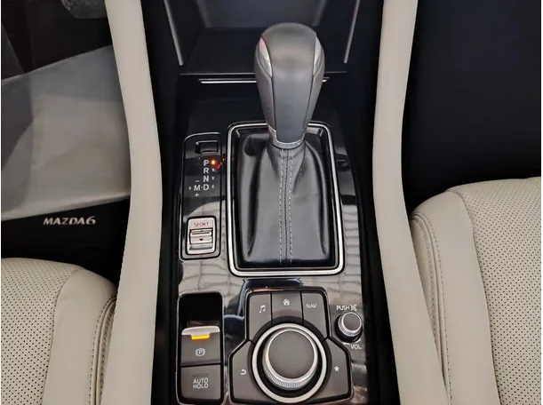 Car image 19