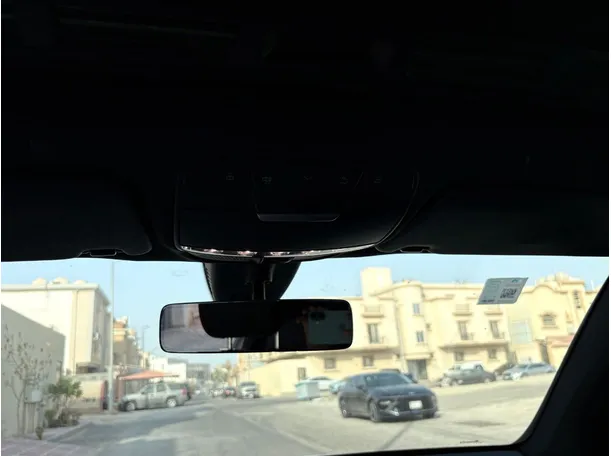 Car image 26