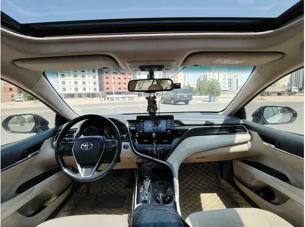 Car image 17