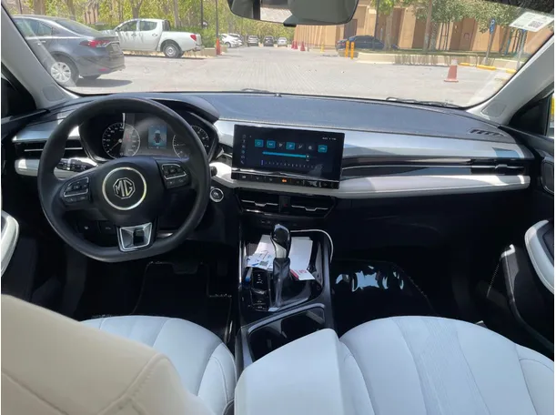 Car image 17