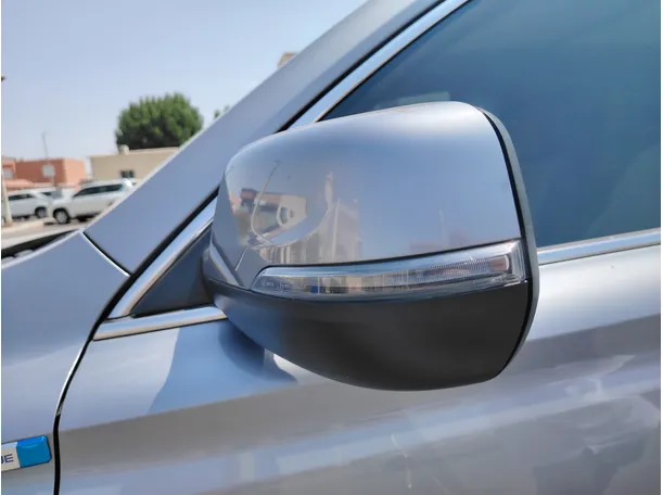 Car image 32