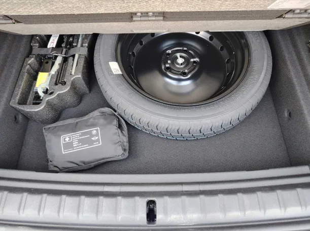 Car image 37