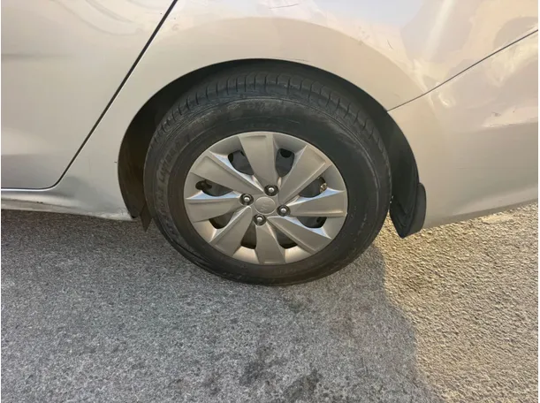 Car image 9