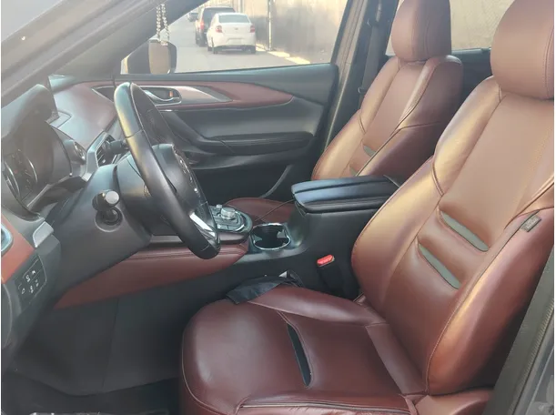 Car image 14