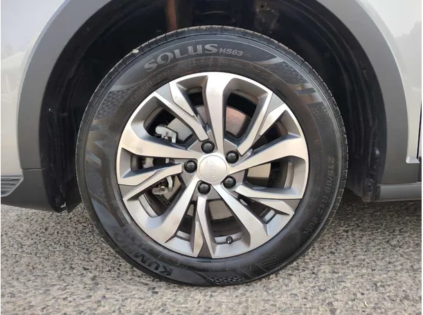 Car image 9