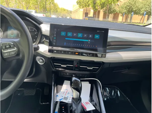 Car image 19