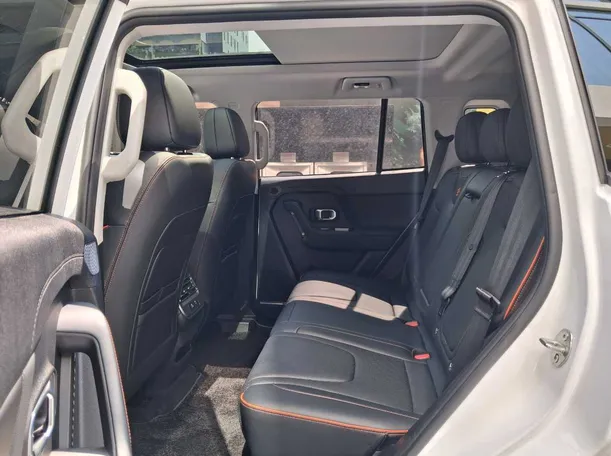 Car image 13