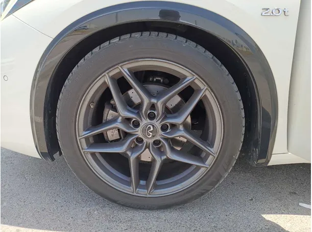 Car image 9