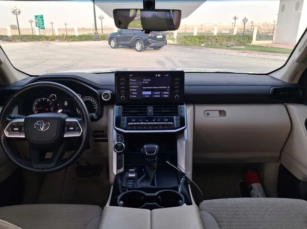 Car image 17