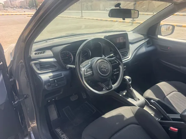 Car image 12