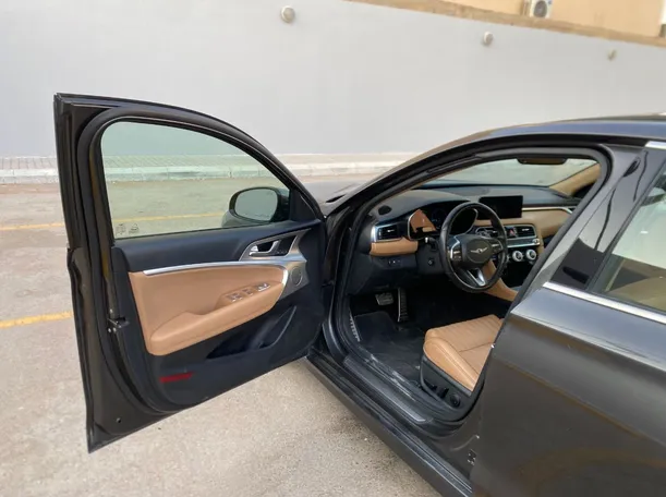 Car image 10