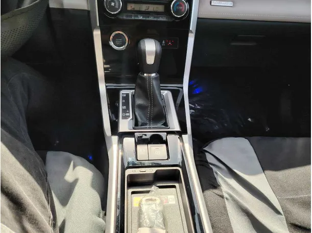 Car image 24