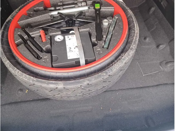 Car image 23