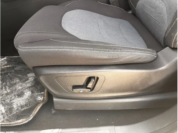 Car image 29