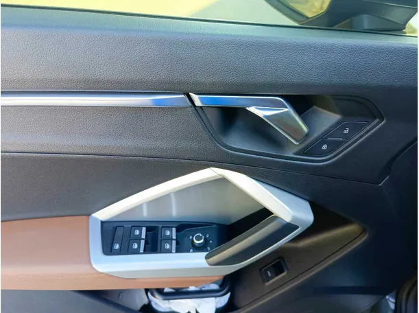 Car image 35