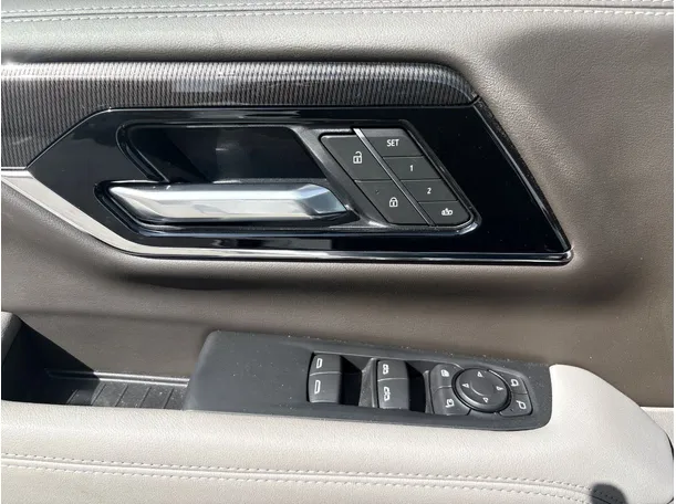 Car image 28