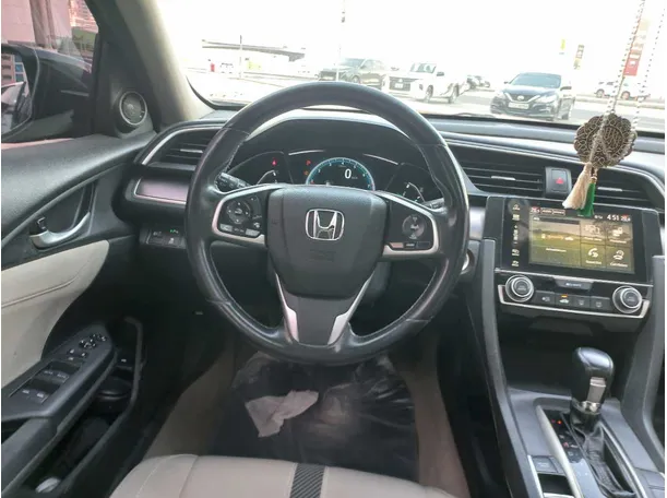 Car image 17