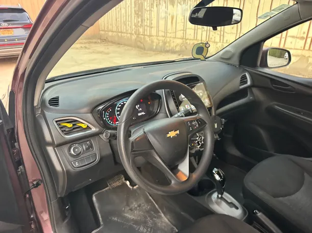 Car image 12