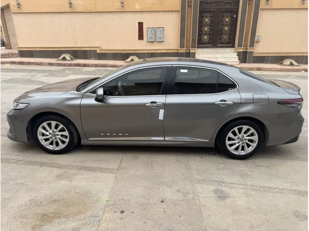 Car image 8