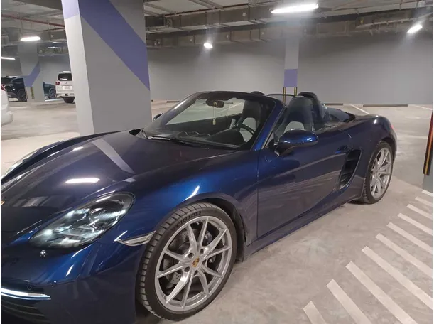 Car image 9