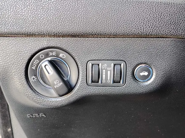 Car image 30