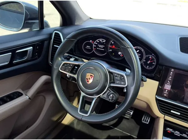 Car image 21
