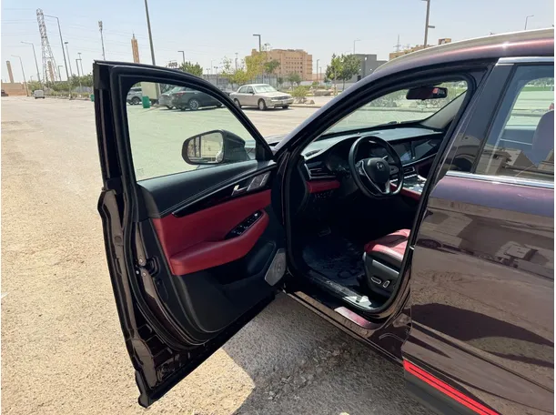 Car image 10