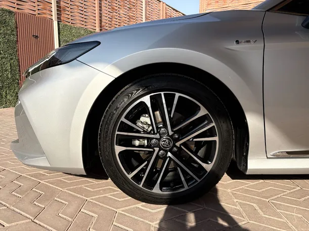 Car image 9