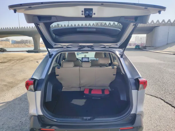 Car image 23