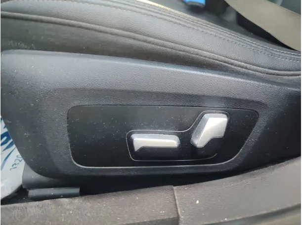 Car image 29
