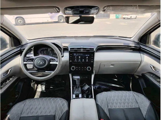 Car image 19