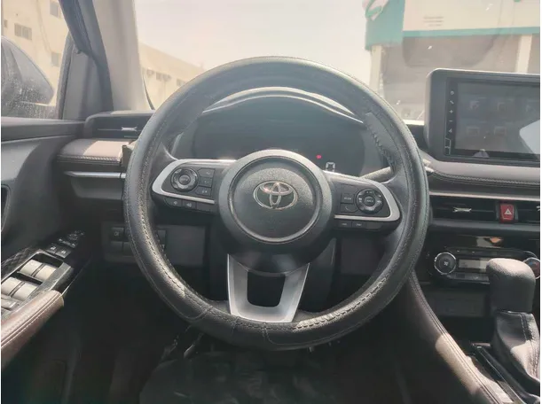 Car image 25