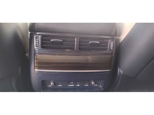Car image 32