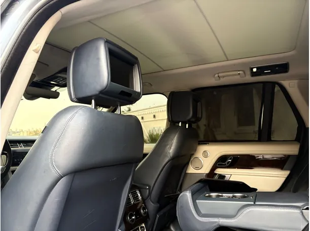 Car image 17
