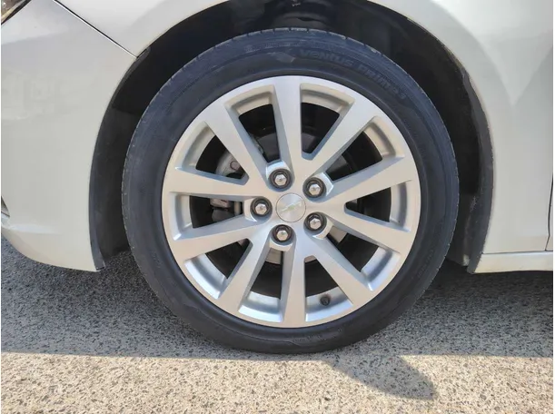 Car image 9