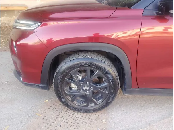 Car image 9