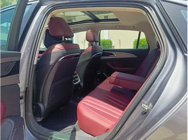 Car image 17