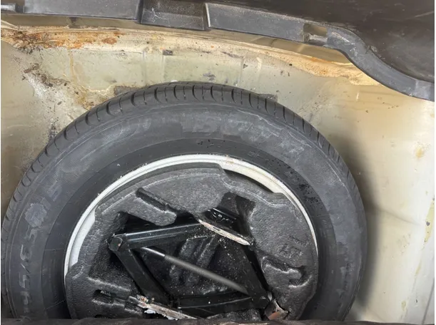 Car image 21