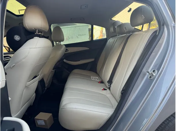 Car image 15