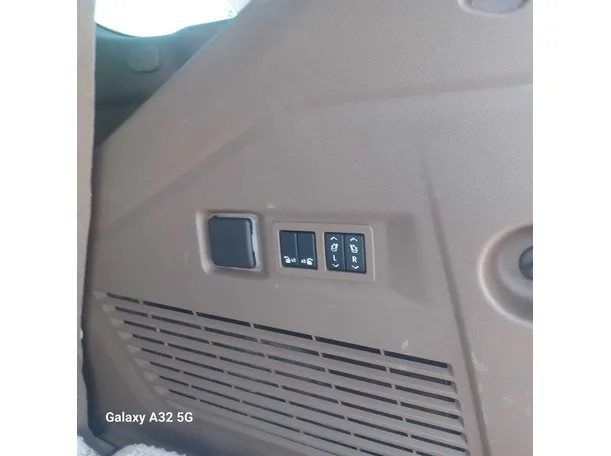 Car image 32
