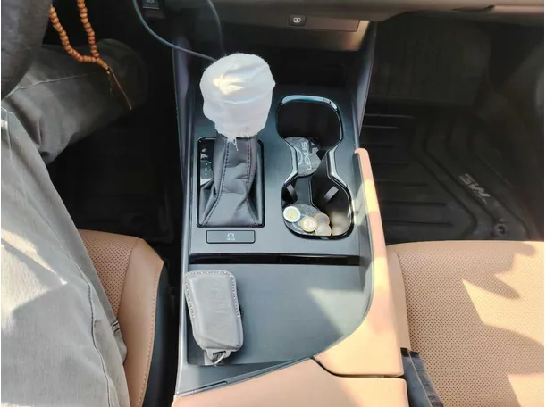 Car image 21
