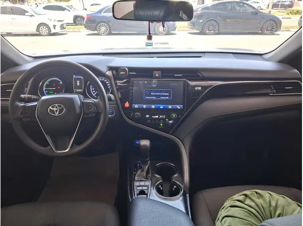 Car image 15