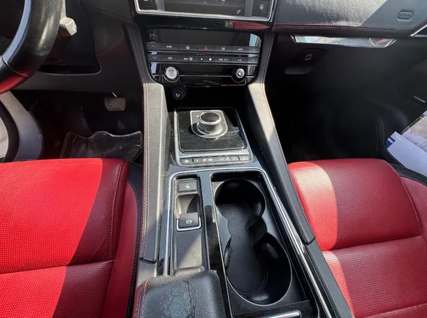 Car image 17