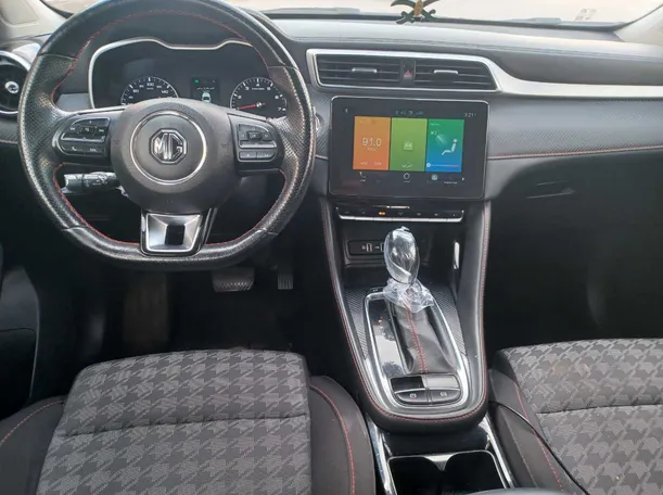 Car image 16