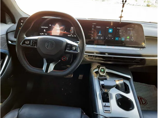 Car image 15