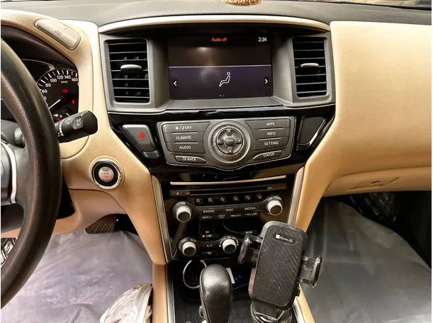 Car image 19