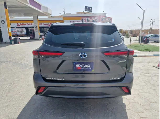 Car image 6