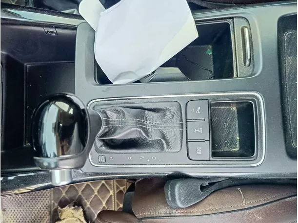 Car image 20