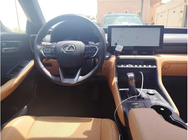 Car image 19